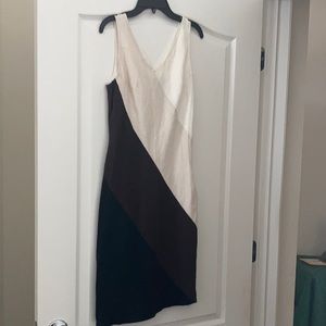 B Moss Black and White Dress in Sleeveless Style